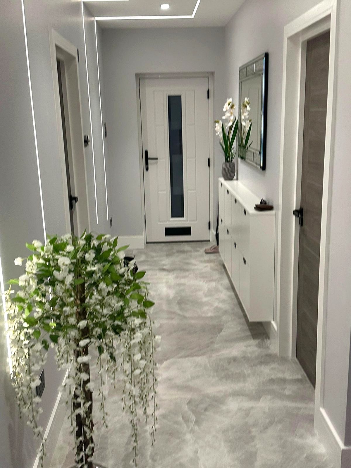 Hallway with marble-effect flooring