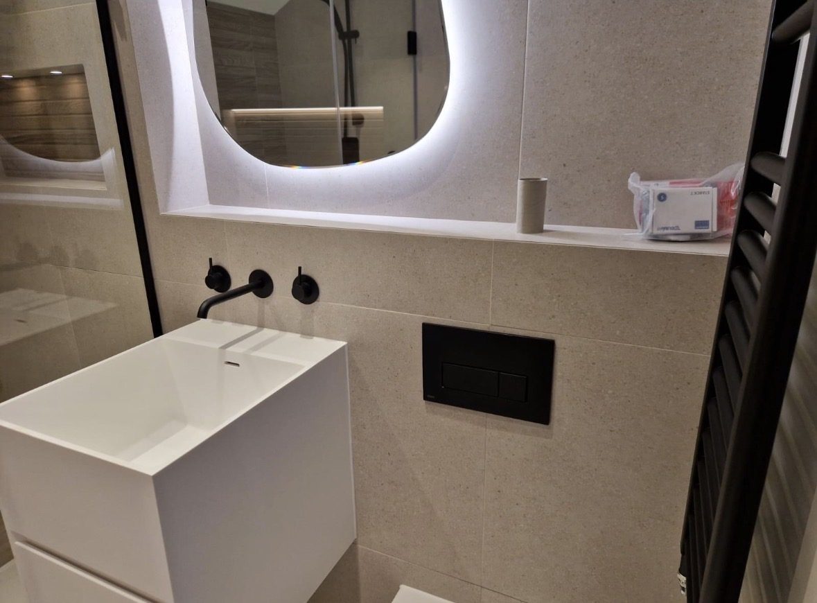 Vanity and concealed cistern flush plate detail